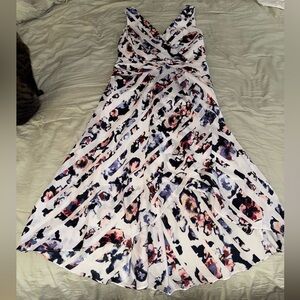 Flowing sleeveless floral dress size 10